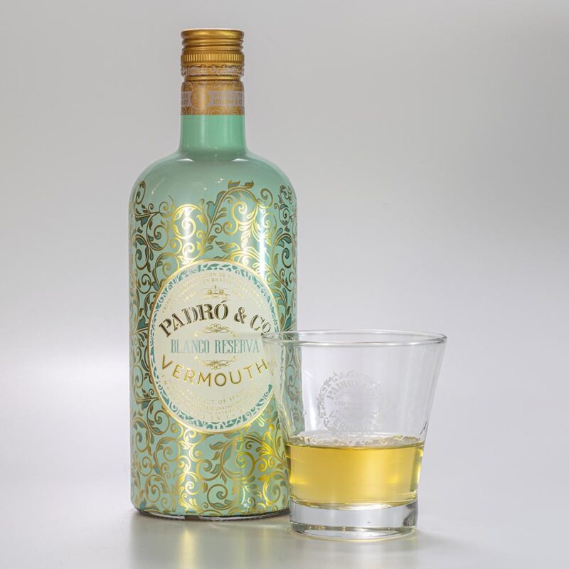Padró & Co. Blanco Reserva pured in a glass 