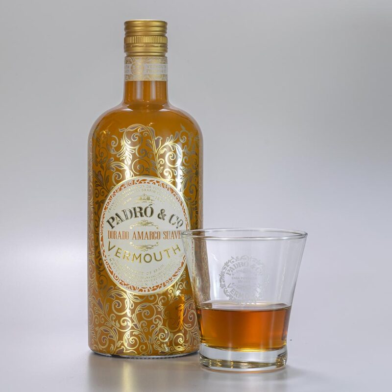 Padró & Co. Dorado Amargo Suave with ice and orange slice