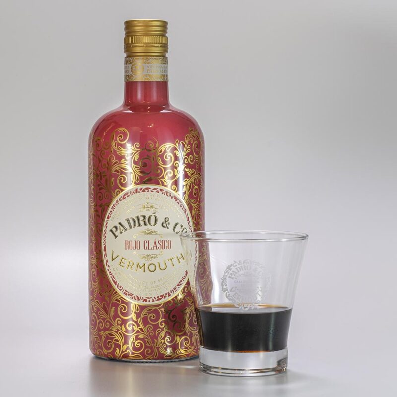 Padró & Co. Rojo Clásico served with ice and lemon